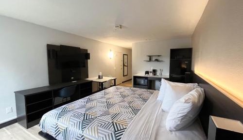 King Room - Non-Smoking