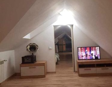 Apartment with Mountain View