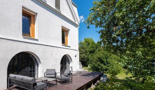 Apartment with Garden View