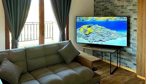 King Suite with Pool View