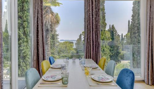 Apartment with Lake View