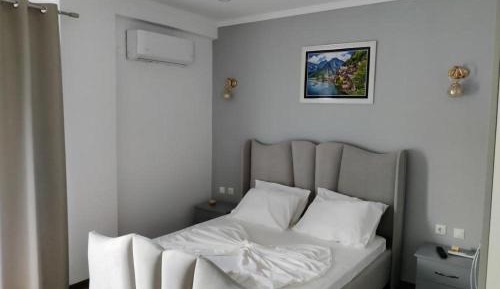 Queen Room with Pool View