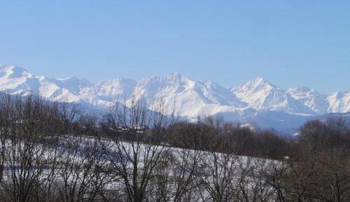 Apartment with Mountain View
