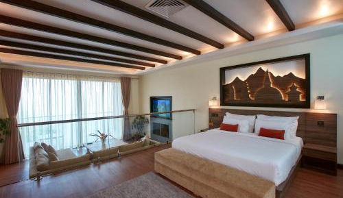 Suite with Mountain View