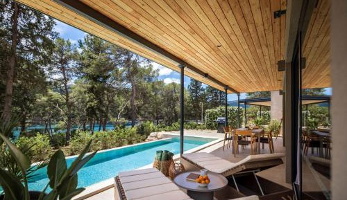 Villa for 4+2 with private pool