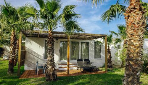 Deluxe Bungalow with Garden View