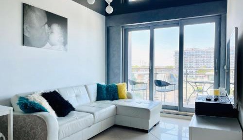 One-Bedroom Apartment with Balcony and Lateral Sea View