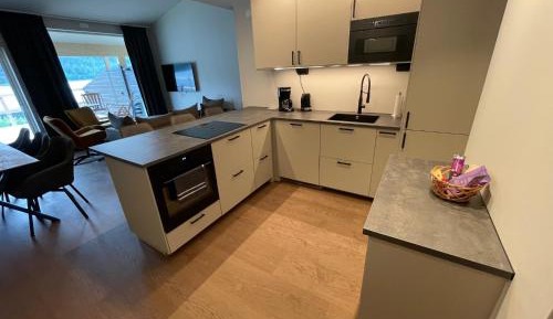 Four-Bedroom House with Lake View (9 adults)