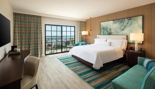 Premium, Guest room, 1 King, Coastline view, Grand View, Balcony