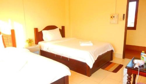 Standard Twin Room with Mountain View