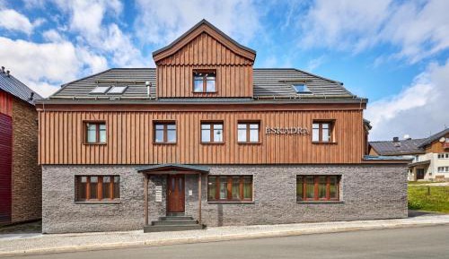 Apartment with Mountain View