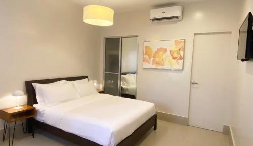 Deluxe Queen Suite