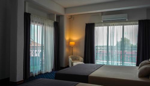 Deluxe Double or Twin Room with City View