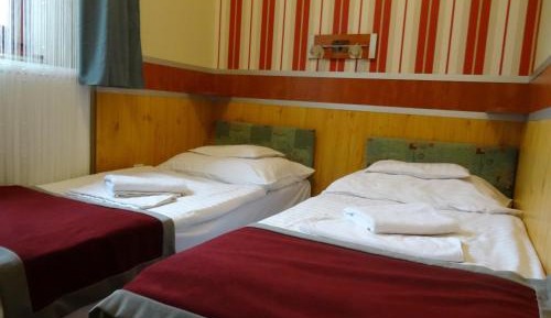 Family Room (2 Adults + 2 Children)