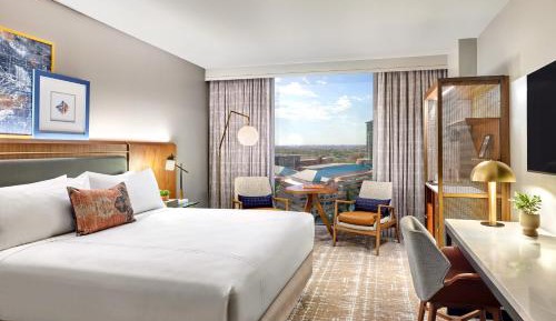 Deluxe Room 1 King Bed