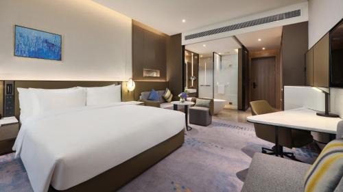 Standard King Room with Lake View