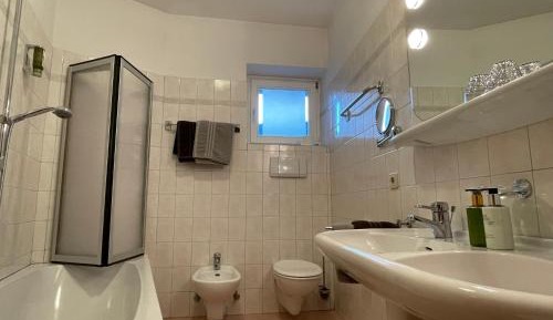 Economy Family Room with Balcony