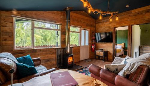 Two Bedroom Cabin - The Wood Hatch