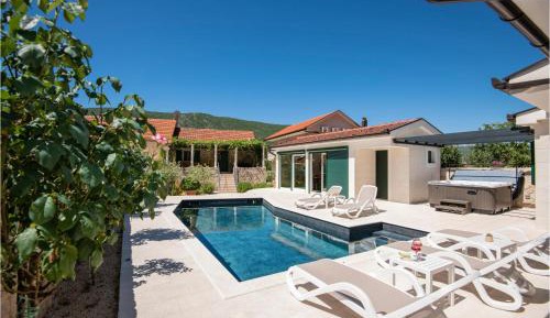 Five-Bedroom Holiday Home