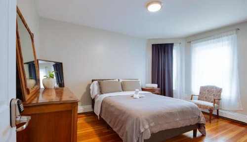 Queen Room with Shared Bathroom