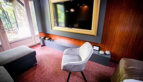 Apartment with Garden View