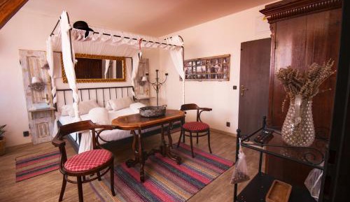 Triple Room with Private Bathroom