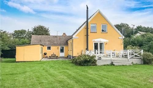 Three-Bedroom Holiday Home 