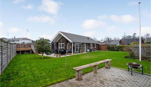 Three-Bedroom Holiday Home 