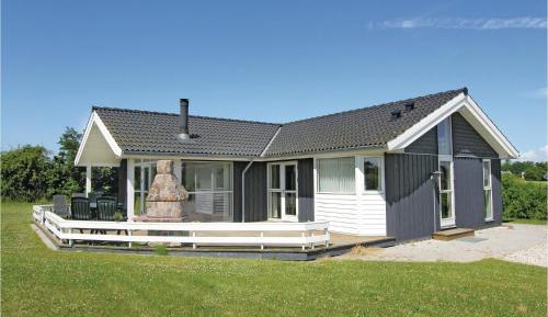 Three-Bedroom Holiday Home 