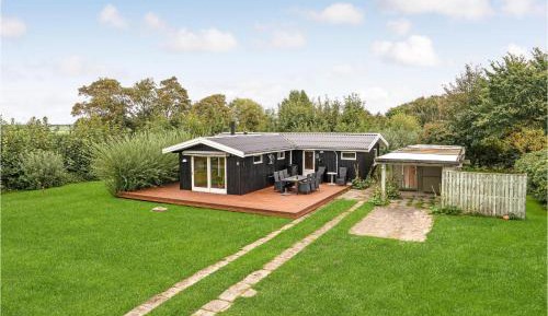 Three-Bedroom Holiday Home 