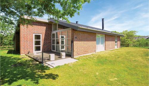 Three-Bedroom Holiday Home 