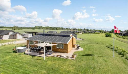 Three-Bedroom Holiday Home 