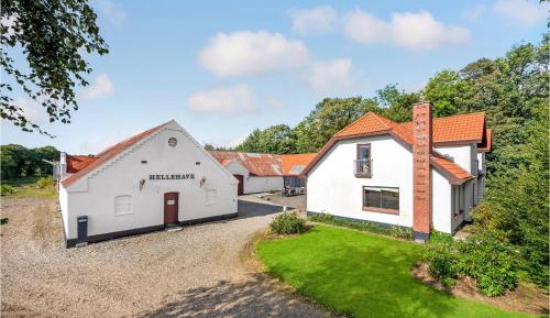 Six-Bedroom Holiday Home