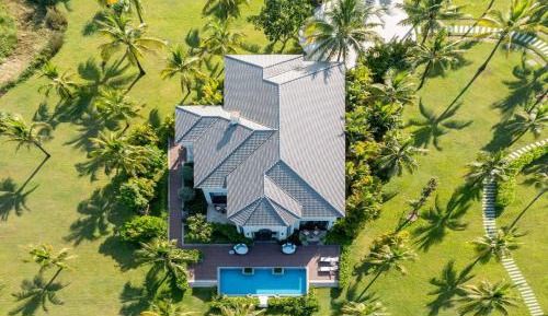 Four-Bedroom Villa with Private Pool and Ocean View 