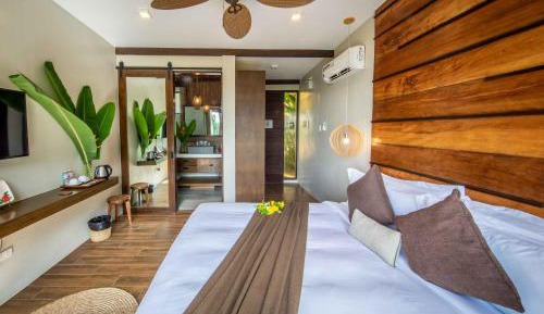 Deluxe Bungalow with Sea View and Free Roundtrip Lio Airport Transfers