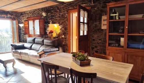 Apartment with Mountain View