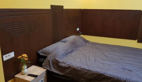 Deluxe Room (2 Adults + 1 Child)