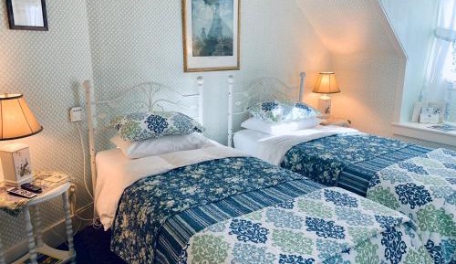 Twin Room with Private Bathroom