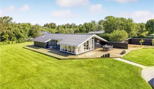 Three-Bedroom Holiday Home 