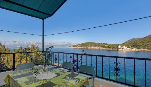 One-Bedroom Apartment with Sea View