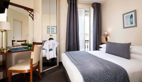 Single Room with a large bed