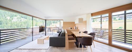 Deluxe One-Bedroom Apartment