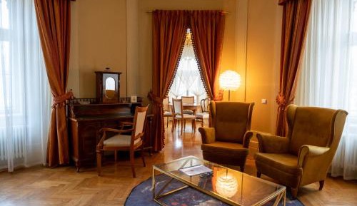 Palace Apartment
