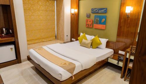 Deluxe Room (2 Adults + 1 Child)