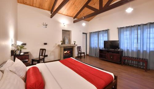 Suite with Mountain View