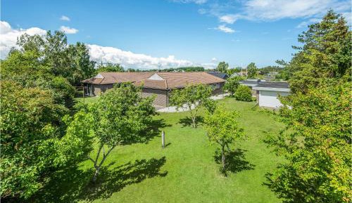 Seven-Bedroom Holiday Home
