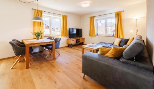 Apartment with Mountain View