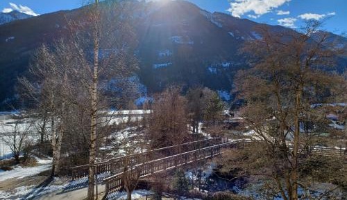 Apartment with Mountain View