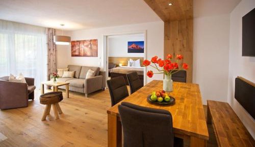 Apartment with Mountain View