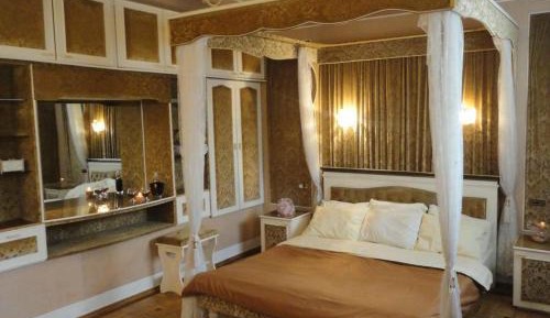 Apartment with Garden View